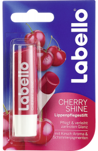 Son dưỡng Labello Cherry lên màu tự nhiên